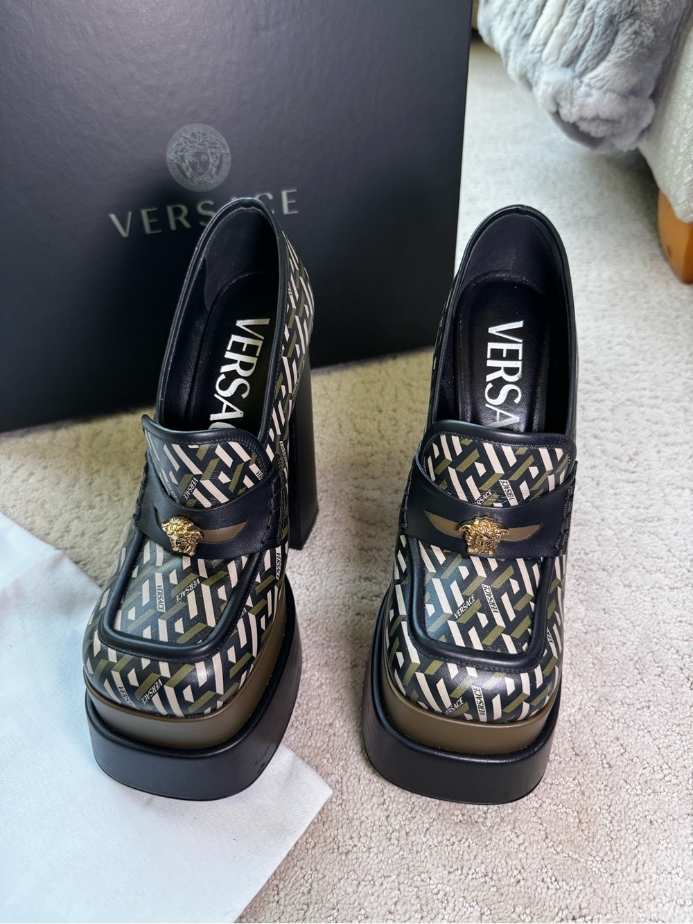 Versace Medusa Aevitas Platform Loafer Pumps with Greca pattern. - Picture 6 of 7